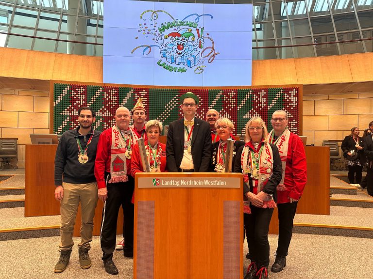 Närrischer Landtag: Kaasch op jöck e.V. im Landtag von Nordrhein-Westfalen empfangen